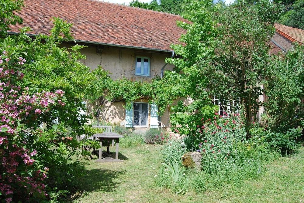 La Tour - carbon neutral hotel in Charolles