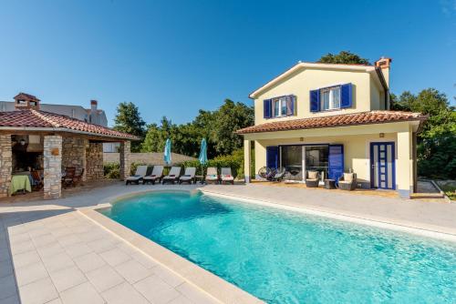 Villa Rose near Labin Rabac for 4 people with playground and private pool — 4-Star Luxury Hotel in Krsan, Croatia