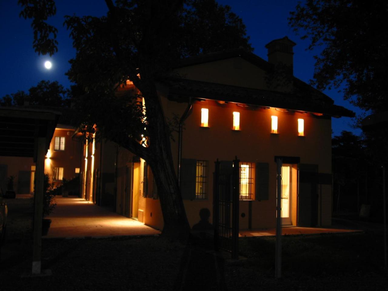 Il Fienile Casa Vacanza in Campagna a 6 Chilometri Da Bologna Centro E 1 Chilometro Da Bologna Fiera Con Parcheggio Privato E Giardino Privato — 4-Star Luxury Hotel in Bologna, Italy