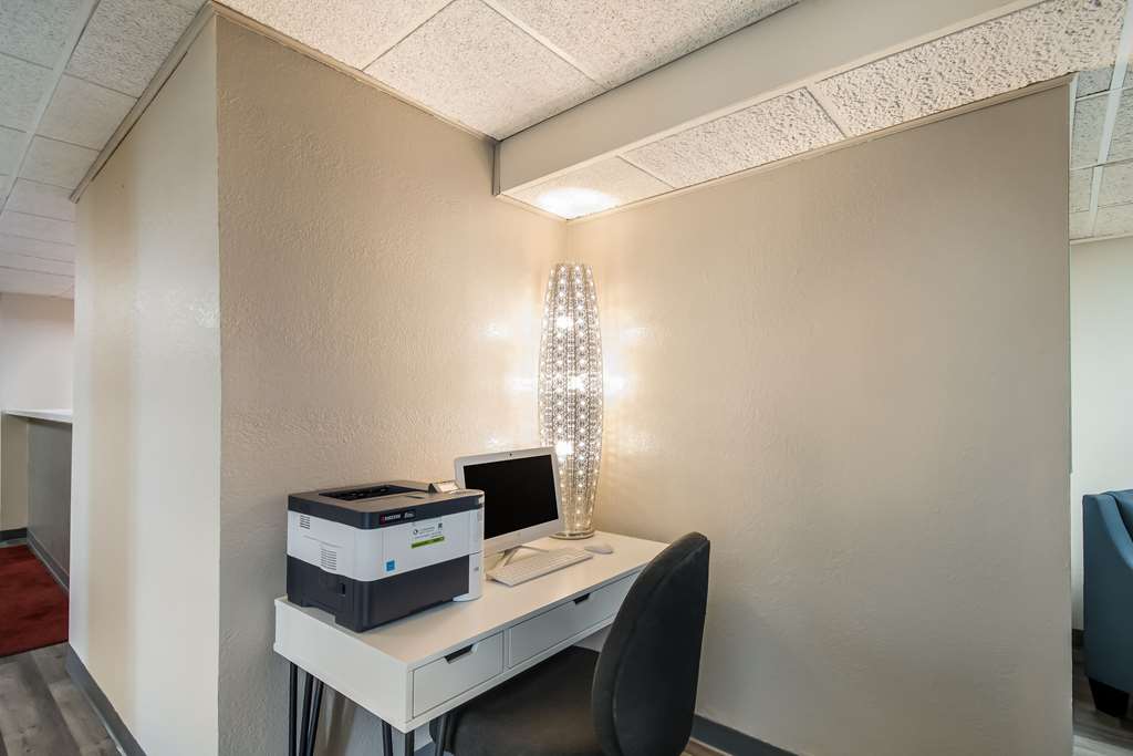 Econo Lodge Duluth near Miller Hill Mall - photo 18