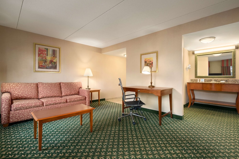 Hampton Inn & Suites Williamsburg Central - photo 7