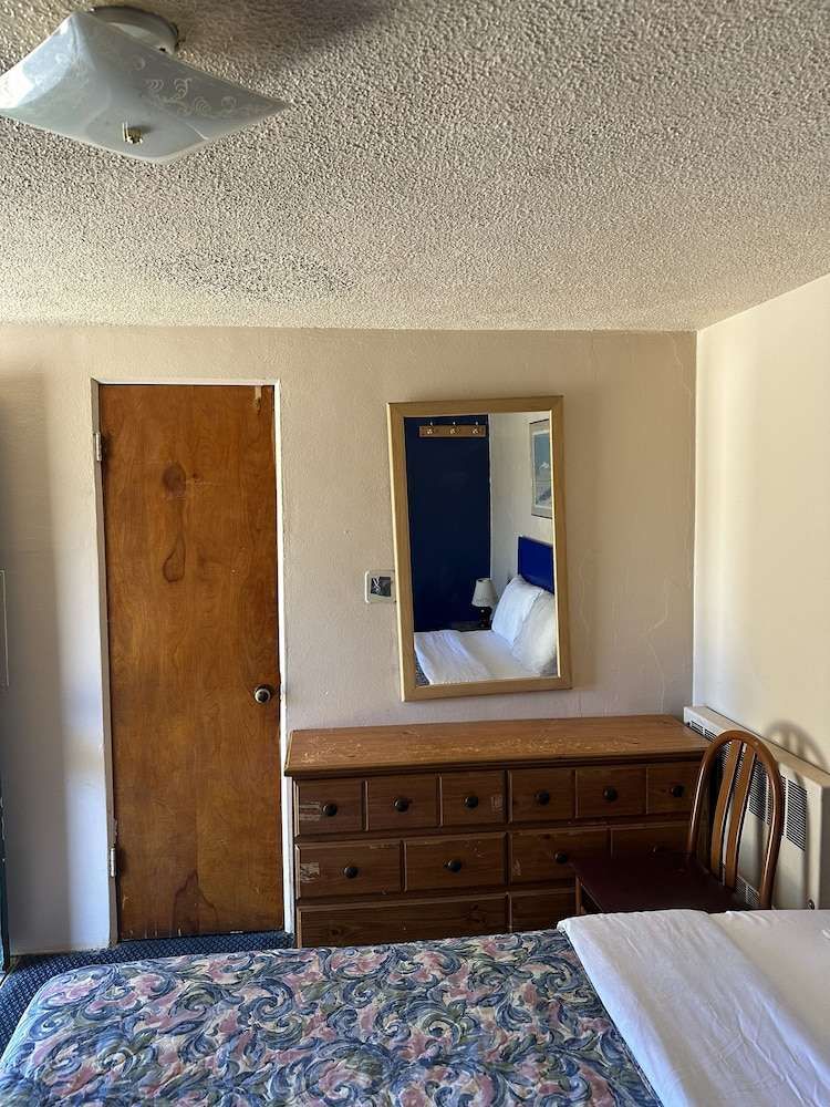 Crestview Motel Inc - photo 11