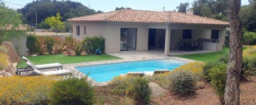 Villa Tinuta 8 pers piscine chauffée 5 min plage en voiture — 4-Star Luxury Hotel in Zonza, France