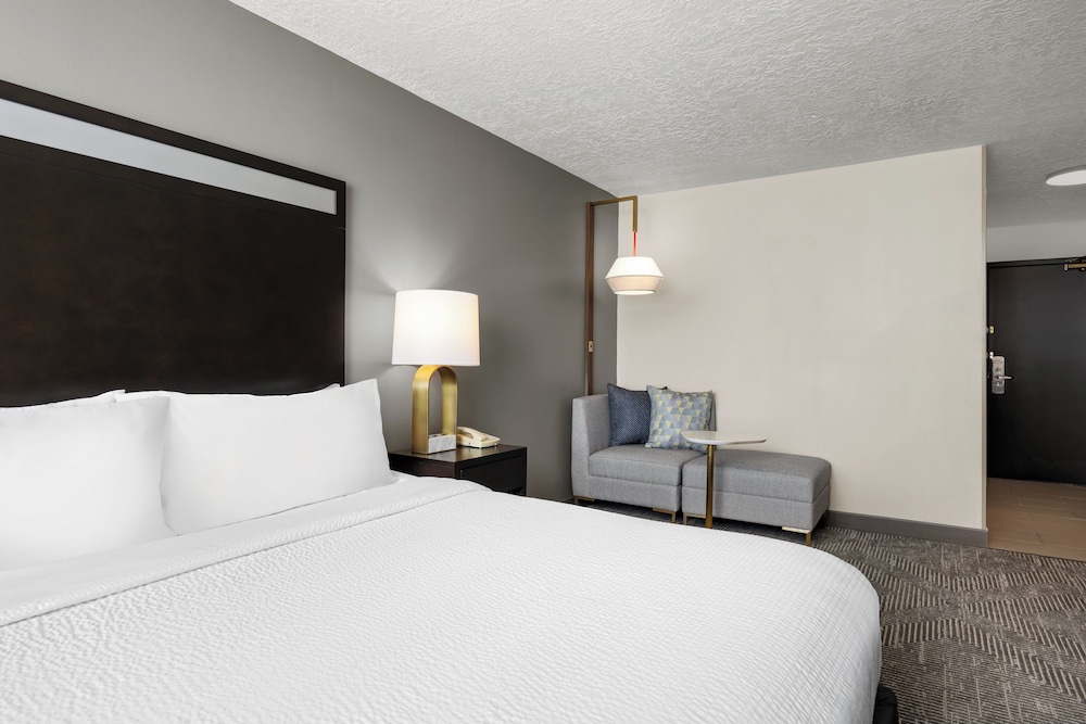 Holiday Inn & Suites Albuquerque Airport by IHG - photo 7