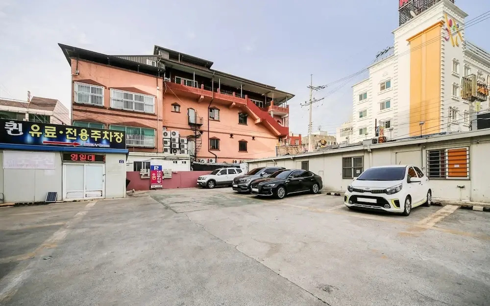 Pohang Youngil Univ Hotel Queens — hotel in Pohang