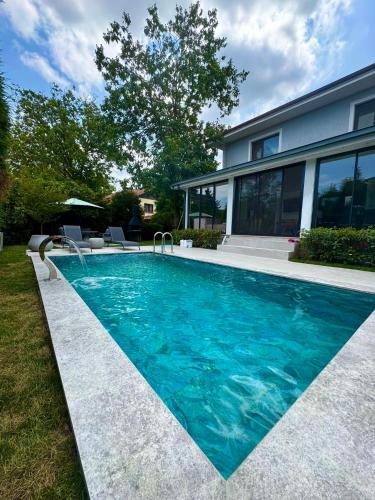 Cadde Sapanca Sıcak Havuzlu Geniş Bahçeli in Sapanca, Turkey