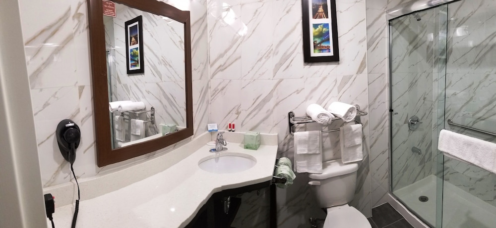 Days Inn by Wyndham Brooklyn Marine Park - photo 14