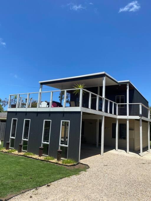 Coastal Retreat 400 Metres to beach in Cowes, Australia