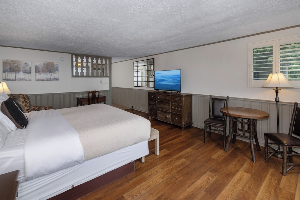 Switzerland Inn - carbon neutral hotel in Spruce Pine