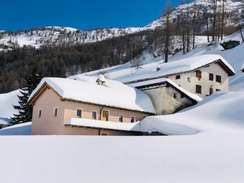 Giasson - carbon neutral hotel in Valgrisenche