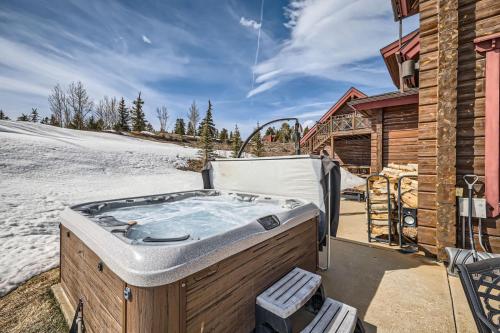 3BDR with Loft for 8 Hot Tub Sauna & Mtn Views in Breckenridge, United States