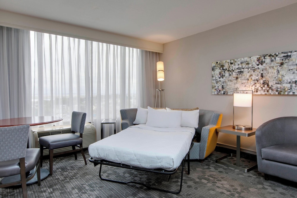 Courtyard by Marriott Boston Logan Airport - photo 20