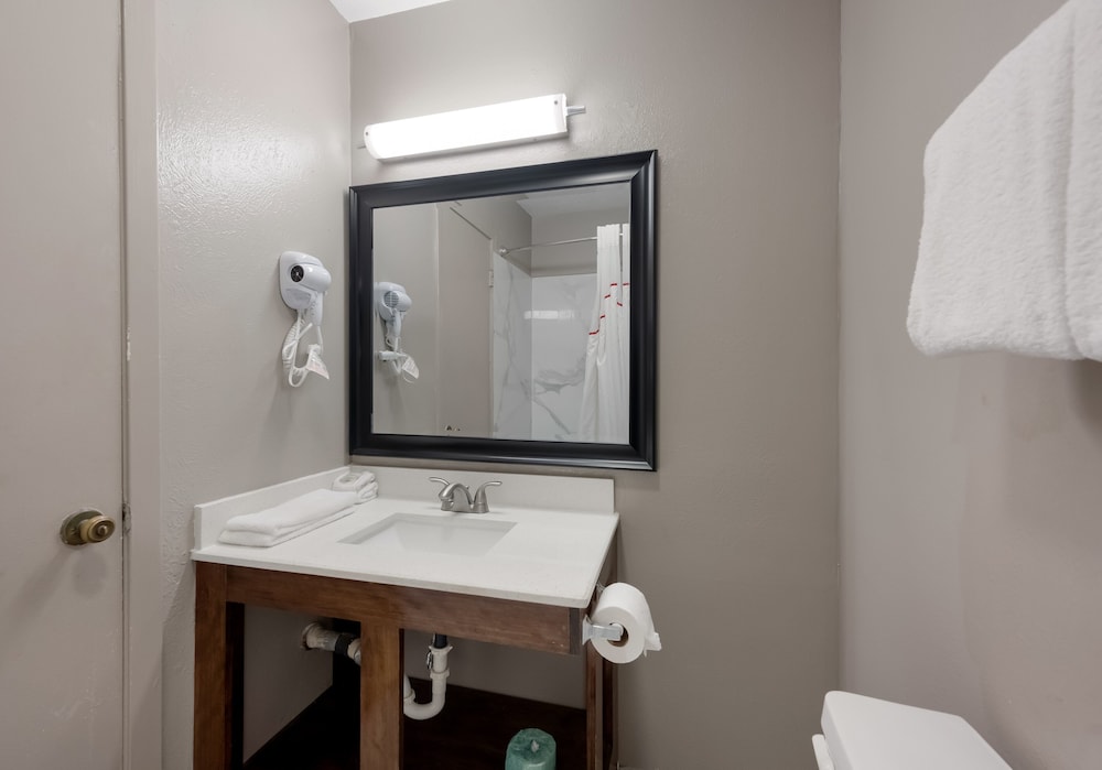 Red Roof Inn Madisonville - photo 18