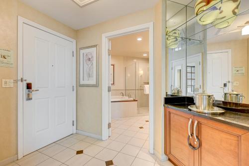 Penthouse Studio MGM Signature Las Vegas No Resort Fees 1 Vehicle Free Valet