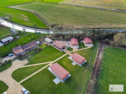 Spacious 3 Bedroom Sandstone Lodge 19505217 — Swadlincote