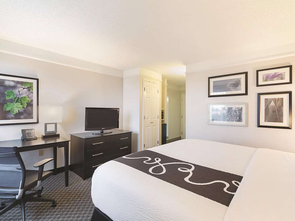 La Quinta Inn & Suites by Wyndham Austin Round Rock - photo 28