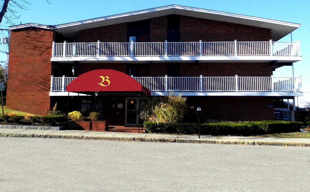 Bradford Inn & Suites - photo 11