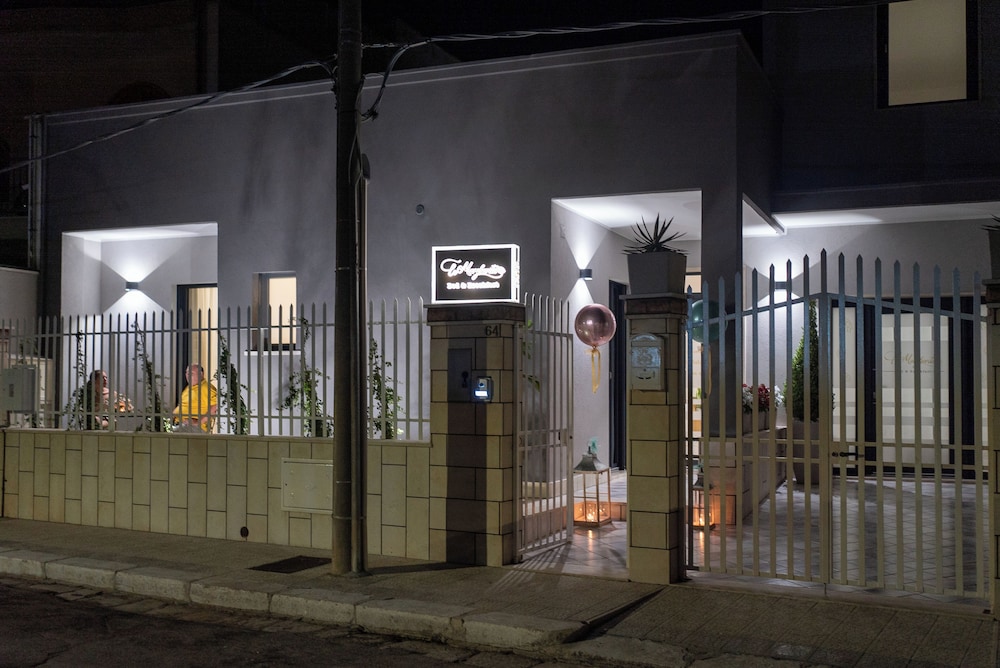 Le Margherite B&B — 4-Star Luxury Hotel in Mesagne, Italy