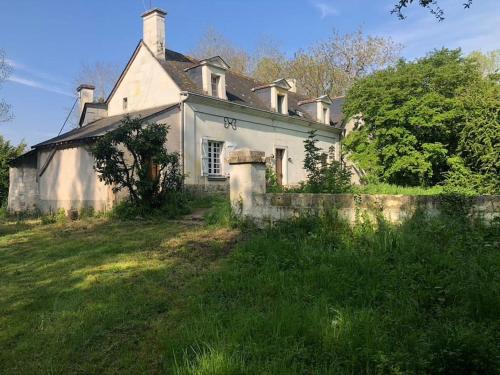 Huis Op Een Eiland in de Loire — hotel in Gennes