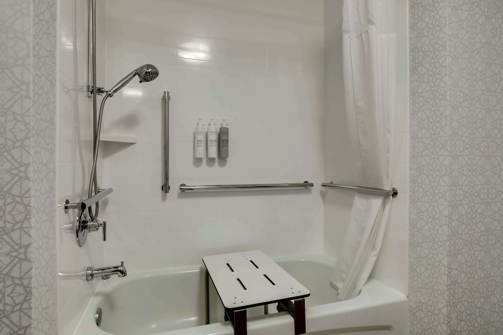 Hampton Inn & Suites St. Louis Edwardsville - photo 47