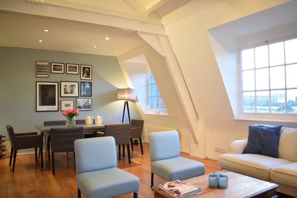 Chic 2 Bed Apartment near Camden Market FREE WIFI by City Stay Aparts London — 4-Star Luxury Hotel in London, United Kingdom