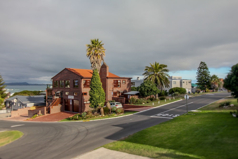 White Shark Guest House — 4-Star Luxury Hotel in Cape Town, South Africa