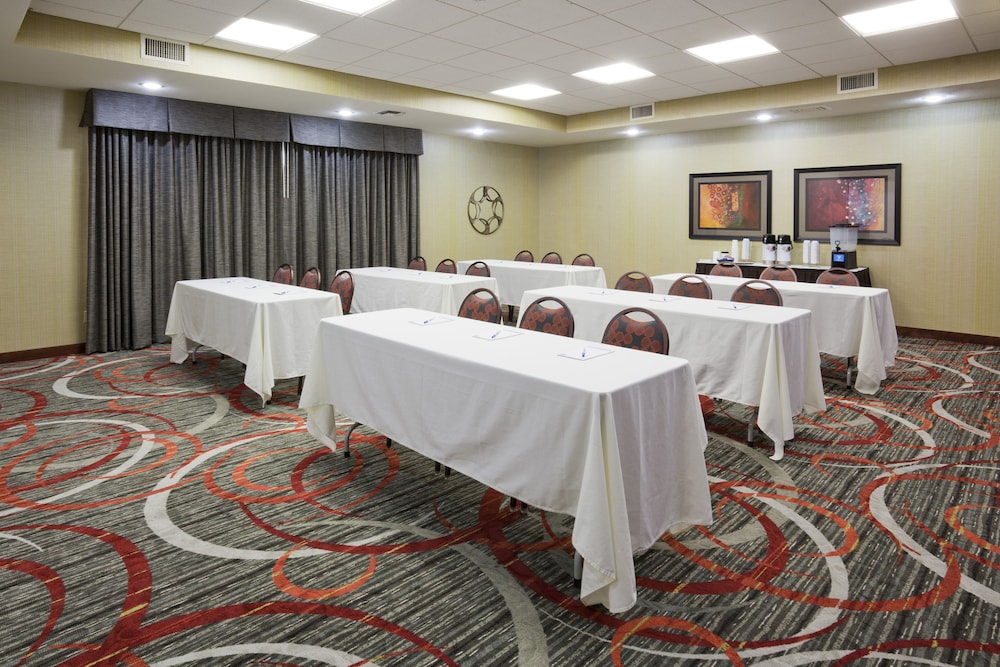 Holiday Inn Express & Suites Bloomington MPLS Arpt Area W by IHG - photo 40