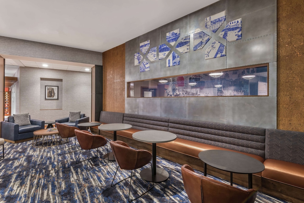 Hampton Inn & Suites Fort Wayne Downtown - photo 3