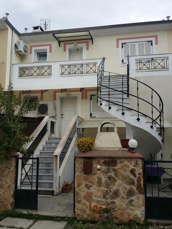 Apartment Efi — 4-Star Luxury Hotel in Nea Peramos, Greece
