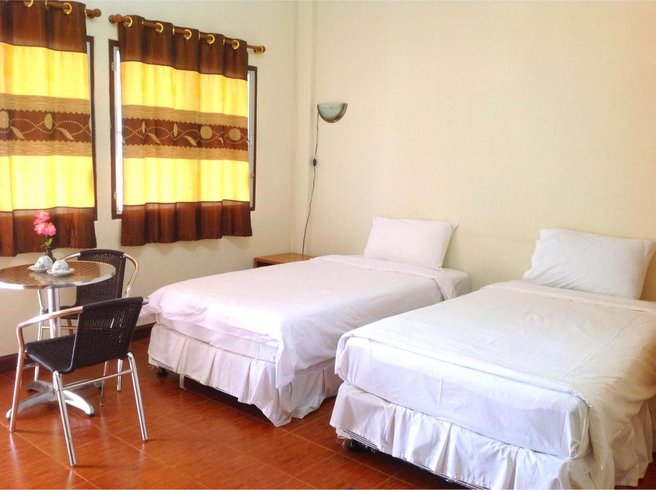 Sangthong Building - carbon neutral hotel in Mae Chaem