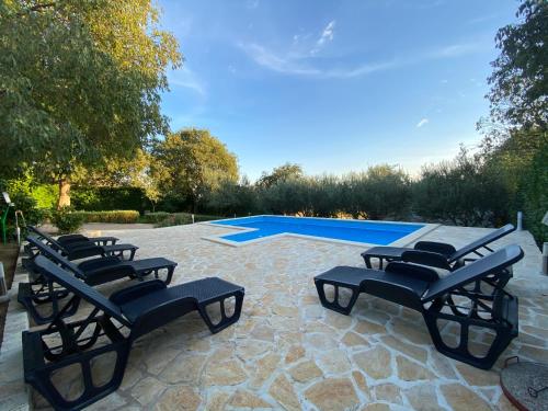 Stone Holiday Homes Stankovci with pool and Mediterranean gardens — 4-Star Luxury Hotel in Stankovci, Croatia