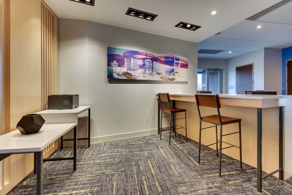 Holiday Inn Express & Suites Nashville Metrocenter Downtown by IHG - photo 37