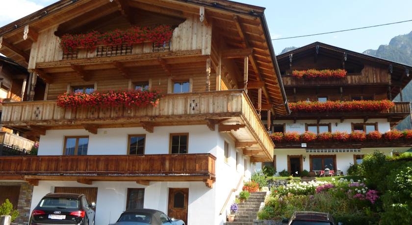 Haus Gmahblick Ferienwonungen — 4-Star Luxury Hotel in Alpbach, Austria