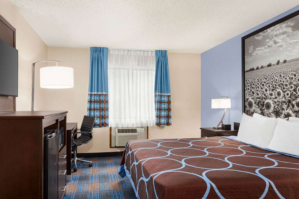 Super 8 by Wyndham Lenexa Overland Park Mall Area - photo 12