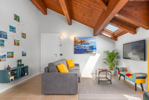 Casa Gialla 7a New Apartment Milano&Como — 4-Star Luxury Hotel in Bregnano, Italy