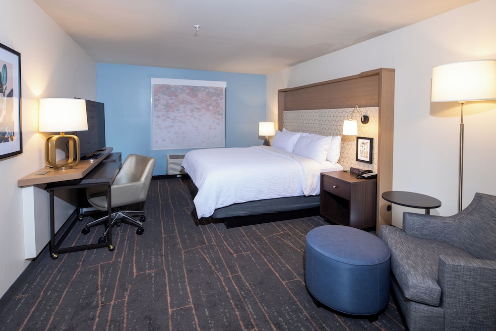 Holiday Inn & Suites Detroit Troy by IHG - photo 11