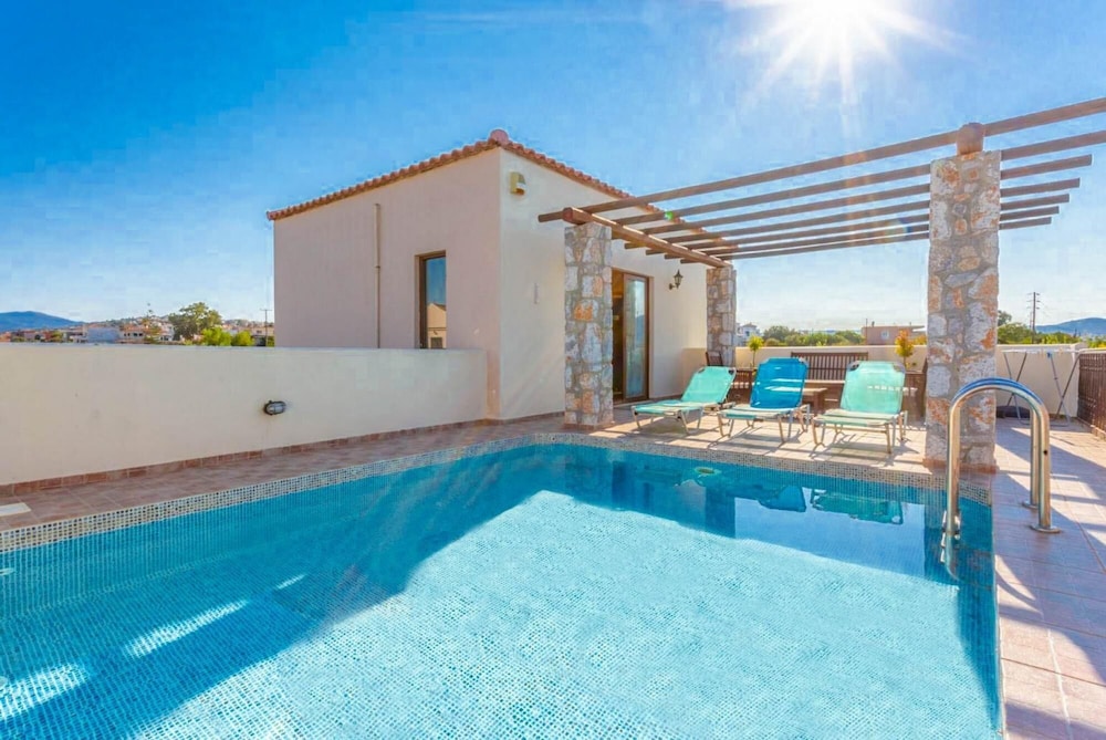 Villa Melina Private Pool Walk to Beach Sea Views A C Wifi Car Not Required 1605 — 4-Star Luxury Hotel in Gerani, Greece