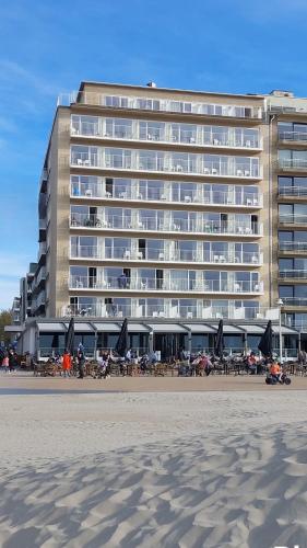 Hotel Sandeshoved Zeedijk in Nieuwpoort, Belgium