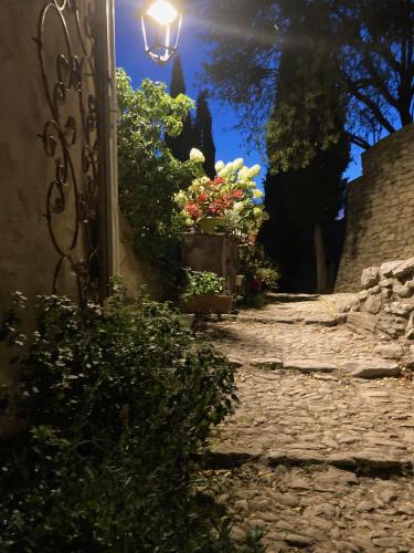 Les Magnolias - carbon neutral hotel in Unknown City