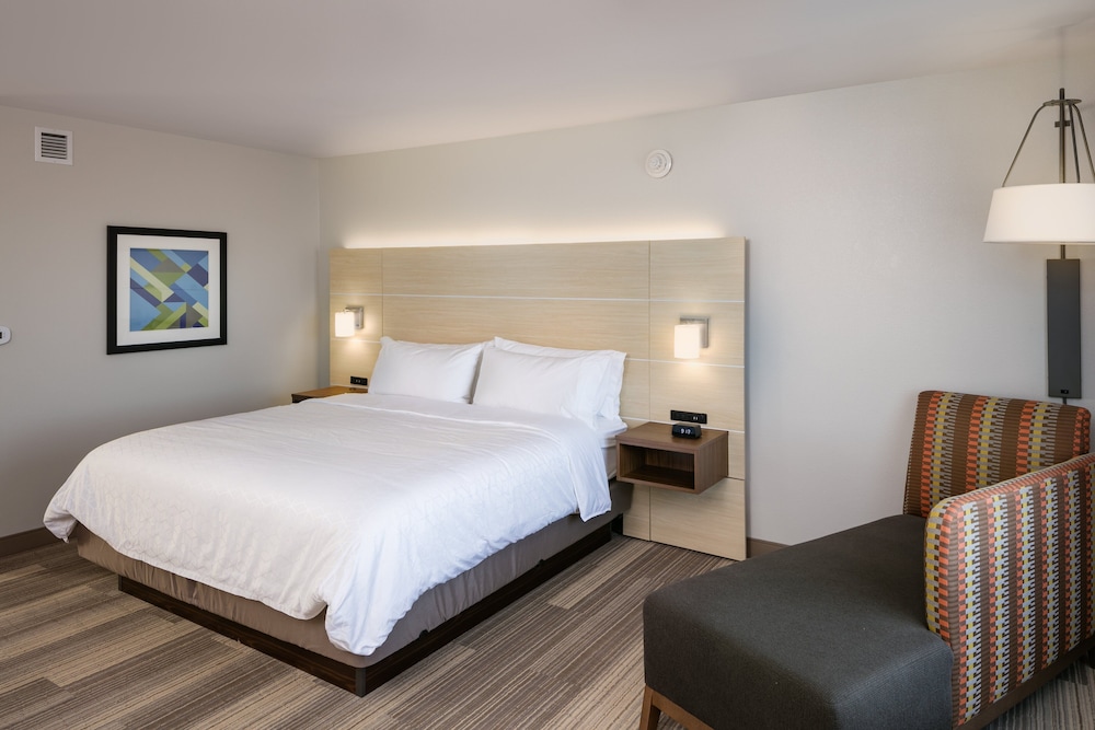 Holiday Inn Express & Suites Bend South by IHG - photo 6