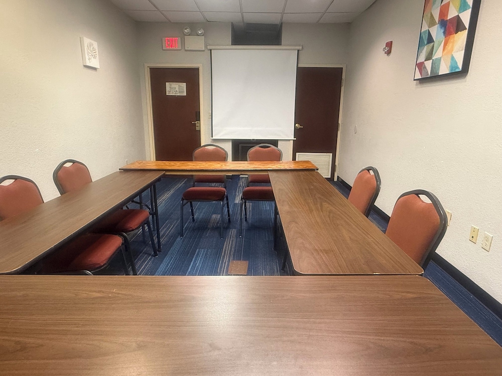 Holiday Inn Express & Suites Quakertown Allentown Area by IHG - photo 39