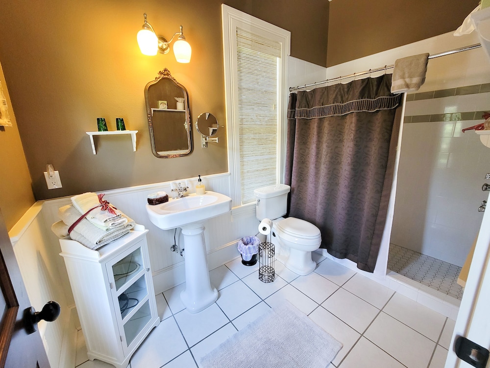 Camellia Rose Inn - photo 23