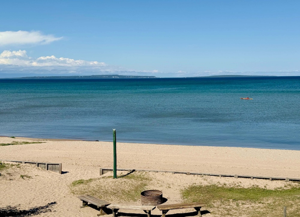 Beachcomber of Mackinaw - photo 85
