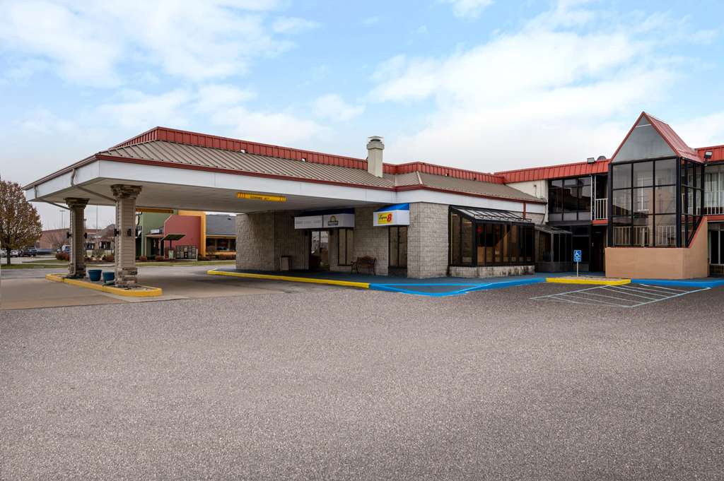Days Inn by Wyndham Perrysburg Toledo - photo 2