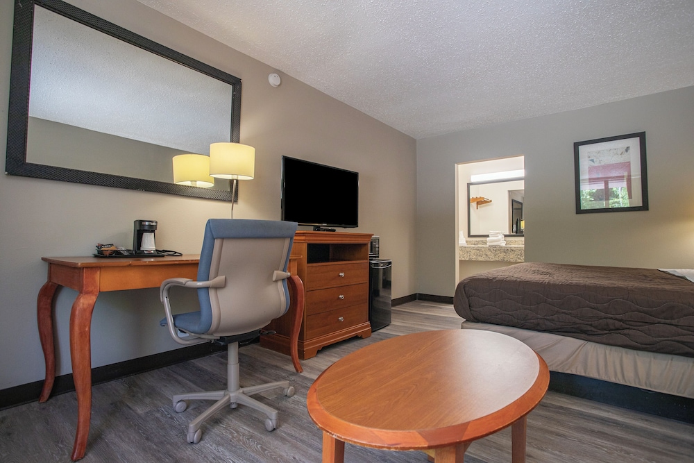 OYO Hotel Greensboro East I 40 - photo 31