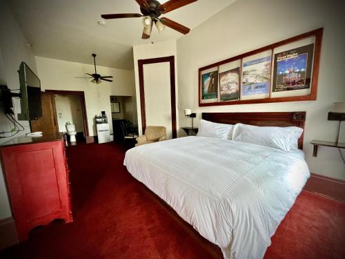 The Monarch Hotel - photo 40