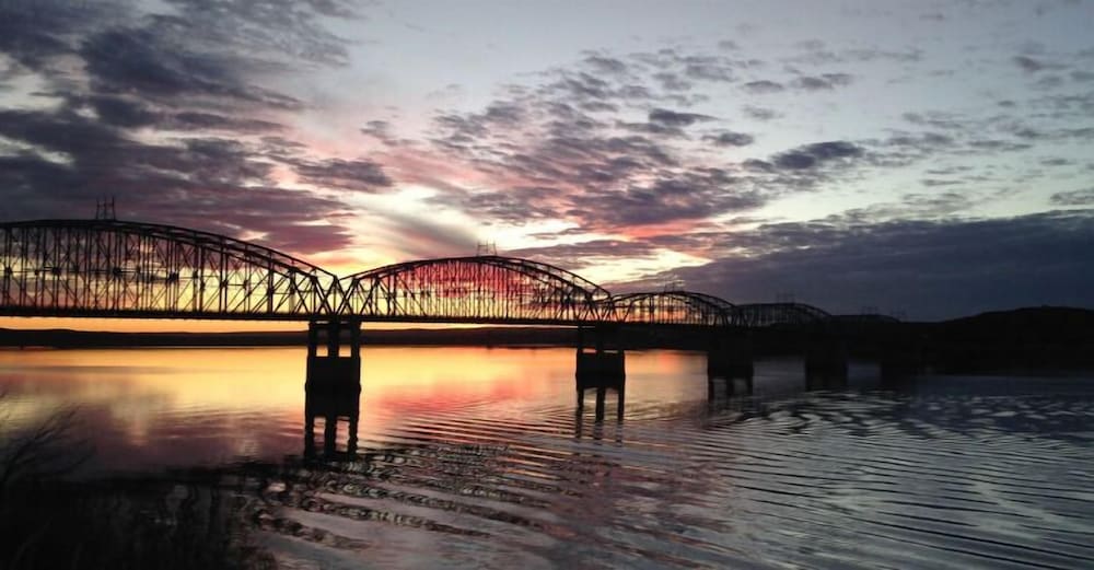 A Bridge View Inn — hotel in Chamberlain