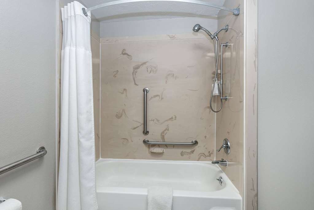 Days Inn by Wyndham Greenville MS - photo 27