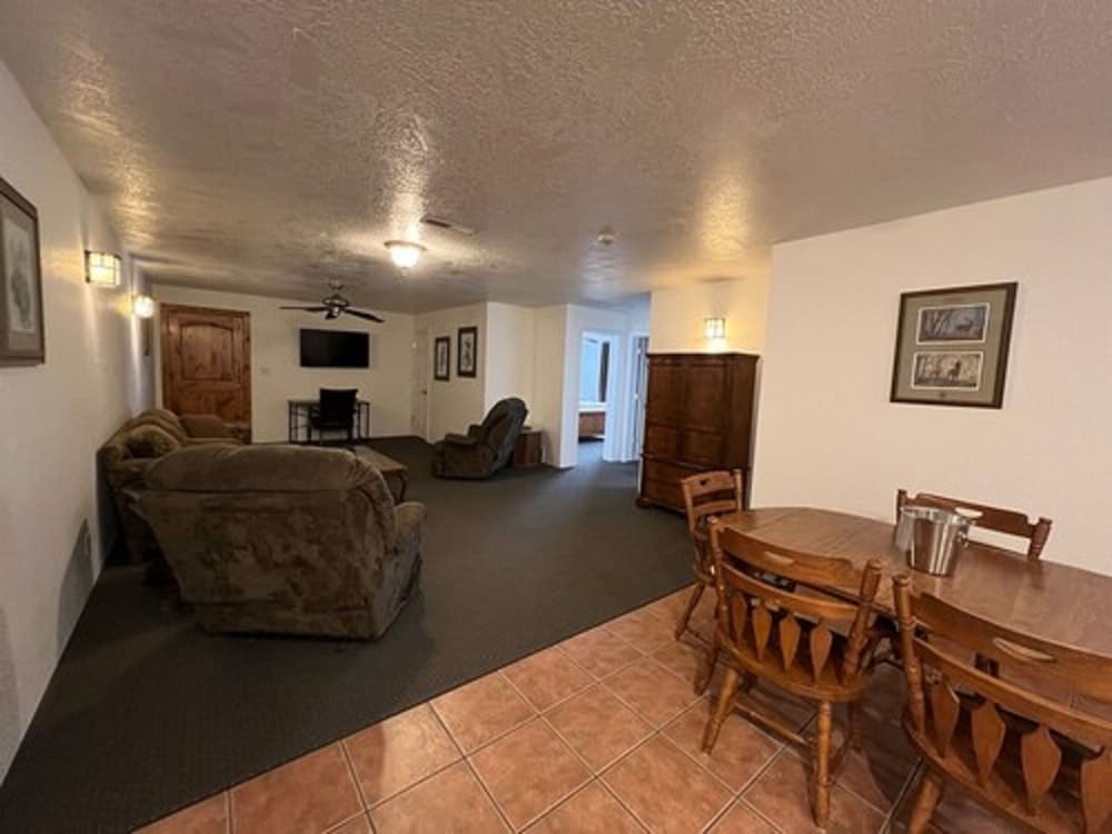 The Snuggle Inn - photo 45