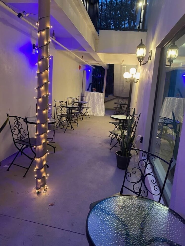 Dunns Josephine Hotel - photo 20